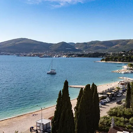 Villa Okruk - Beachside & Self Check-In Bed and Breakfast