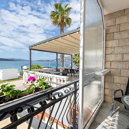 Okruk-10 Meters Away From The Bed and Breakfast