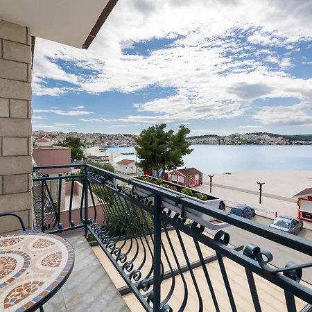 Bed and Breakfast Villa Okruk - Beachside & Self Check-In 3*