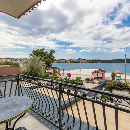 Villa Okruk - Beachside & Self Check-In