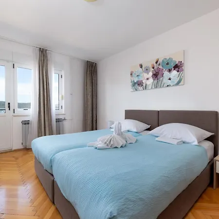Okruk-10 Meters Away From The Bed & Breakfast Okrug Gornji