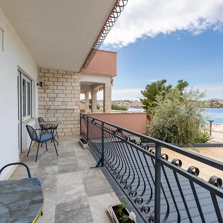 Villa Okruk - Beachside & Self Check-In