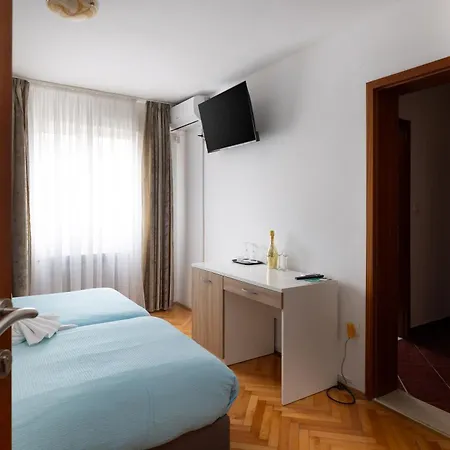 Bed and Breakfast Villa Okruk - Beachside & Self Check-In Okrug Gornji
