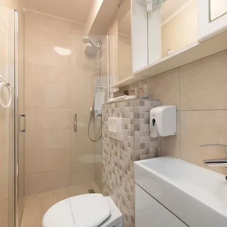 Villa Okruk - Beachside & Self Check-In 3*
