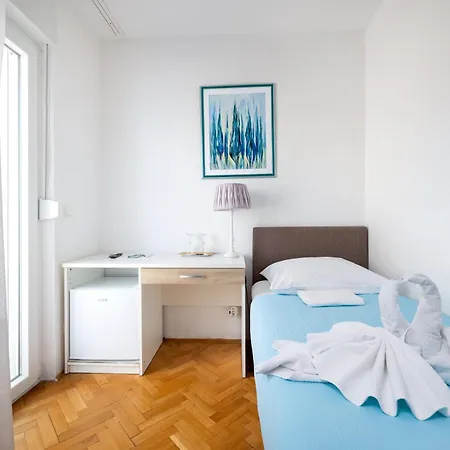 Bed & Breakfast Okruk-10 Meters Away From The 3*