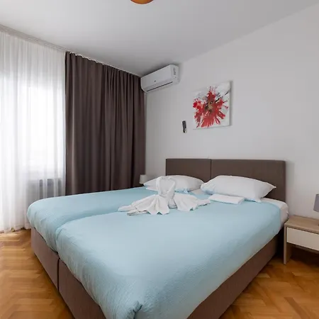Okruk-10 Meters Away From The Bed and breakfast Okrug Gornji