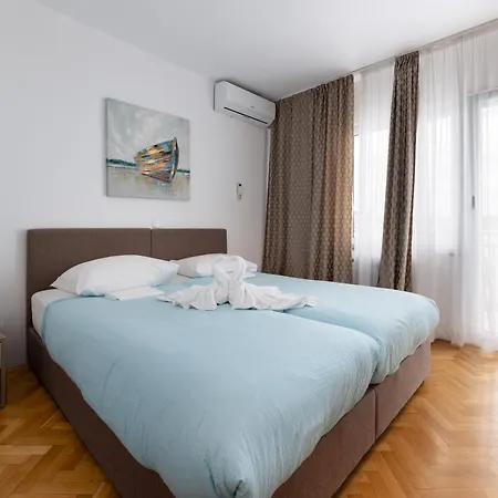 Bed and breakfast Okruk-10 Meters Away From The Okrug Gornji
