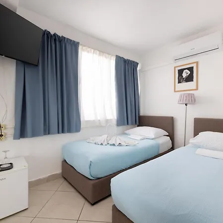 Okruk-10 Meters Away From The Bed and breakfast Okrug Gornji