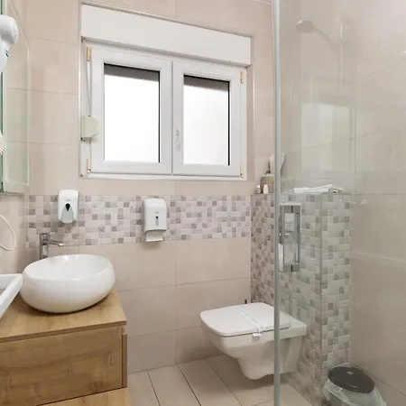 Bed and breakfast Okruk-10 Meters Away From The Okrug Gornji